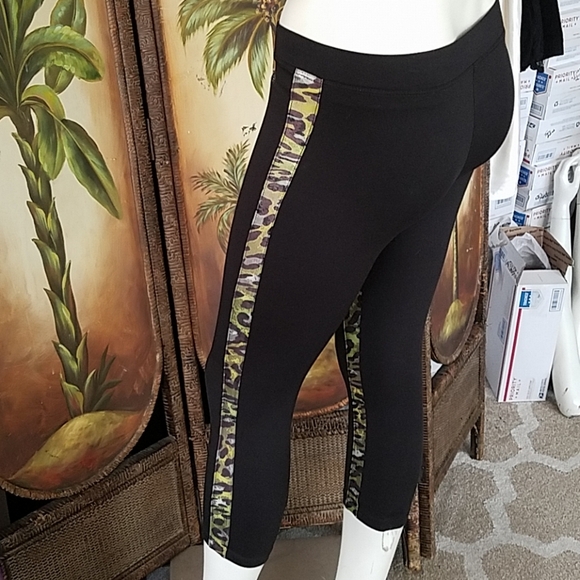 EUC! Bebe Sport Spandex zip up leggings - Picture 5 of 11